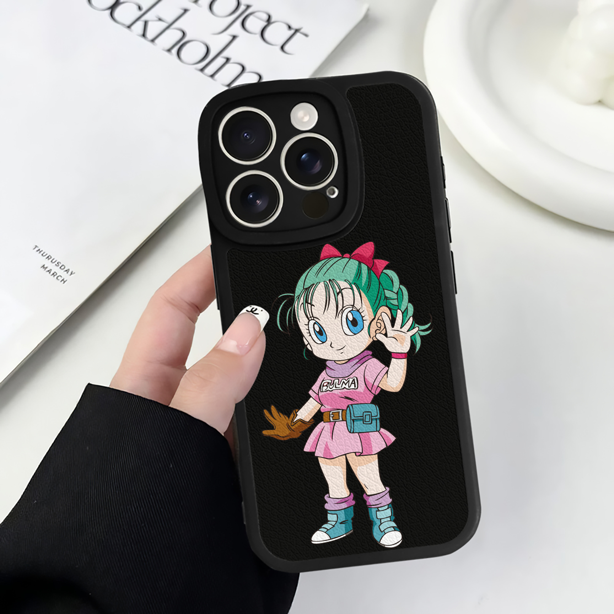 （画像用） ドラゴンボール ブルマ DRAGON BALL Bulma 【iPhone 16シリーズ対応】シリコンスマホケース（レザー調） 材質：シリコン